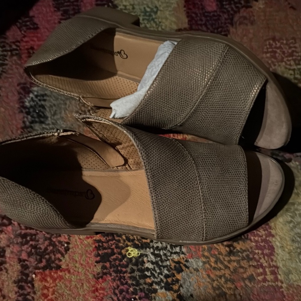Bartrap Stylish Women's Shoes in Taupe by  baretrap. Zip up side. Never worn.
